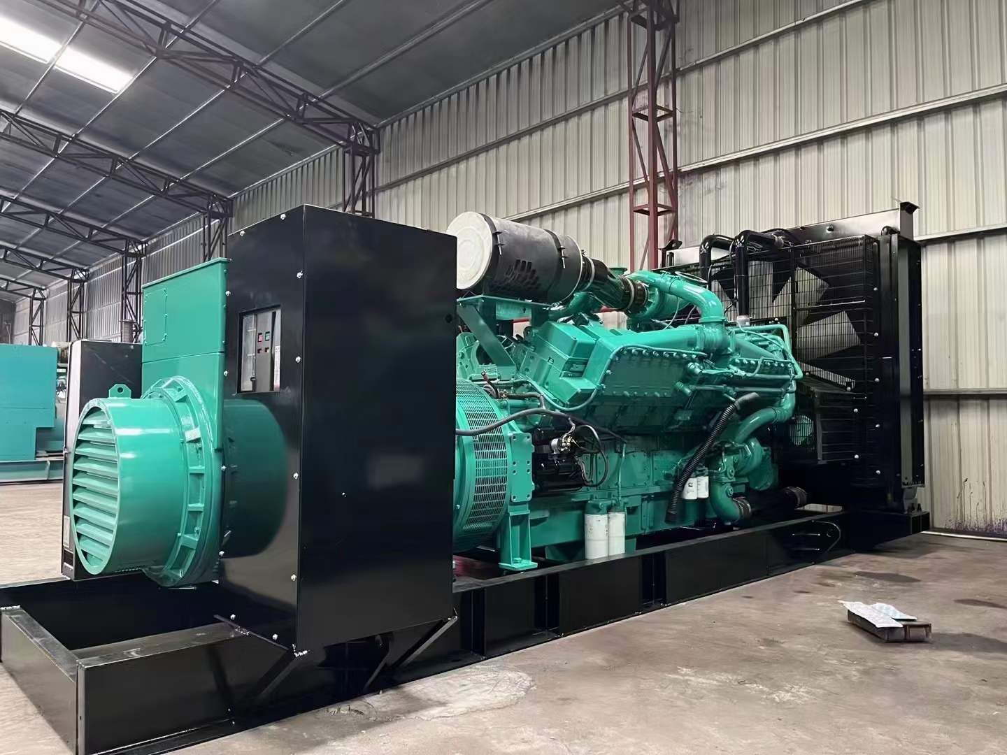 青冈如何降低 800kW 柴油发电机输出电流的波动？