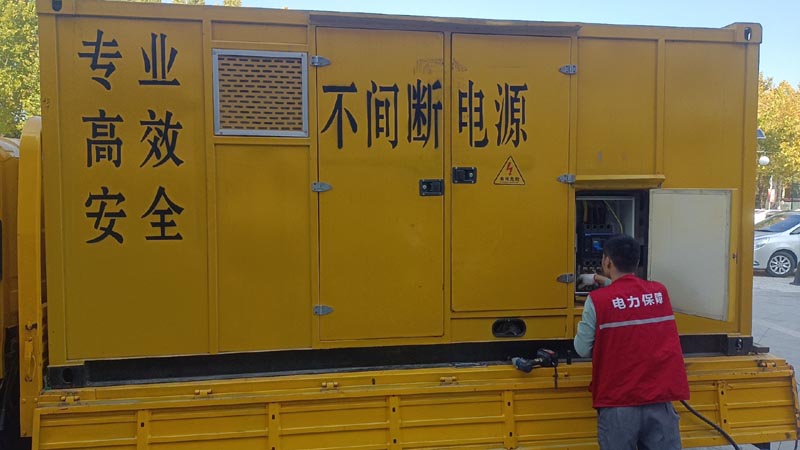 青冈柴油发电机组和UPS电源配合使用时，如何避免切换过程中的电力中断？